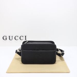 GUCCI    696075