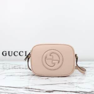 GUCCI  820429