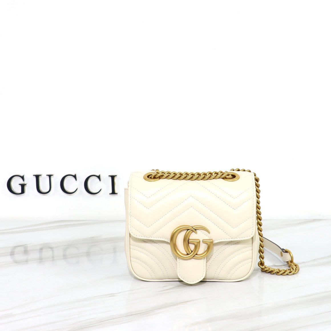 GUCCI 739682