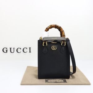 GUCCI  739079