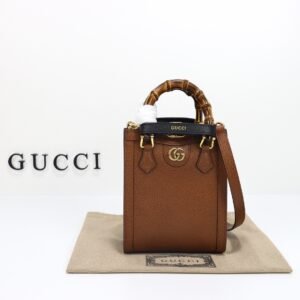 GUCCI  739079
