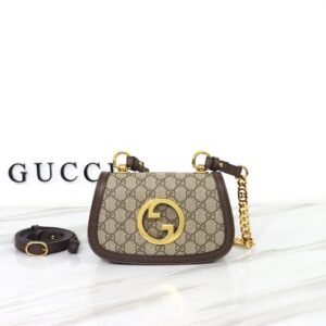 GUCCI  724645