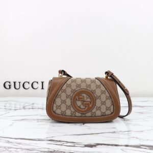 GUCCI  815700