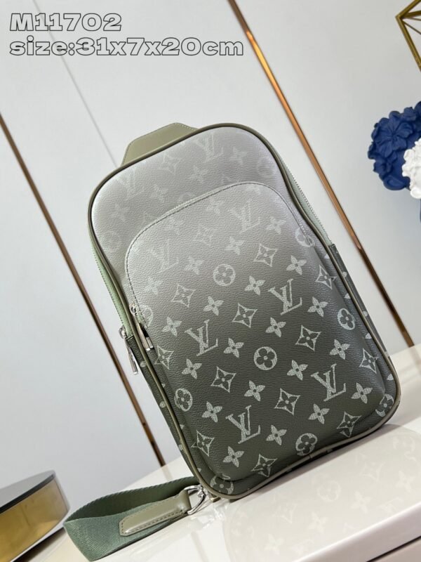 LV  M11702