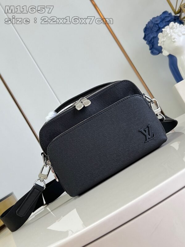LV  M11657