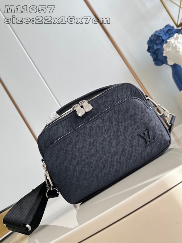 LV  M11657