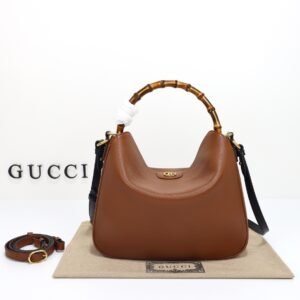 GUCCI  746124