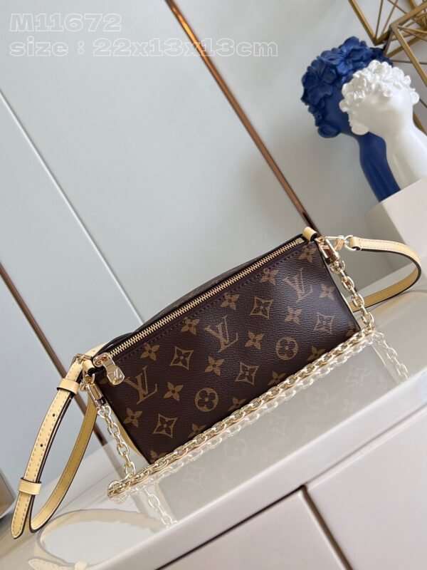 LV  M11672