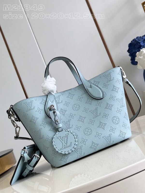 LV  M21849