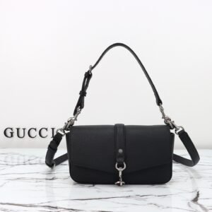 GUCCI   821623
