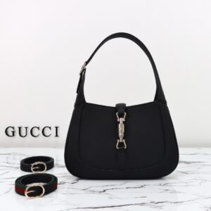 GUCCI  810232