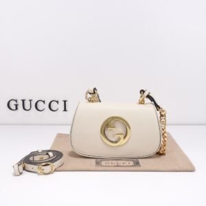 GUCCI  724645