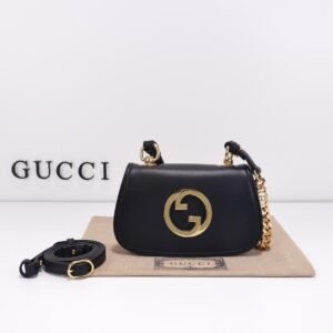 GUCCI  724645