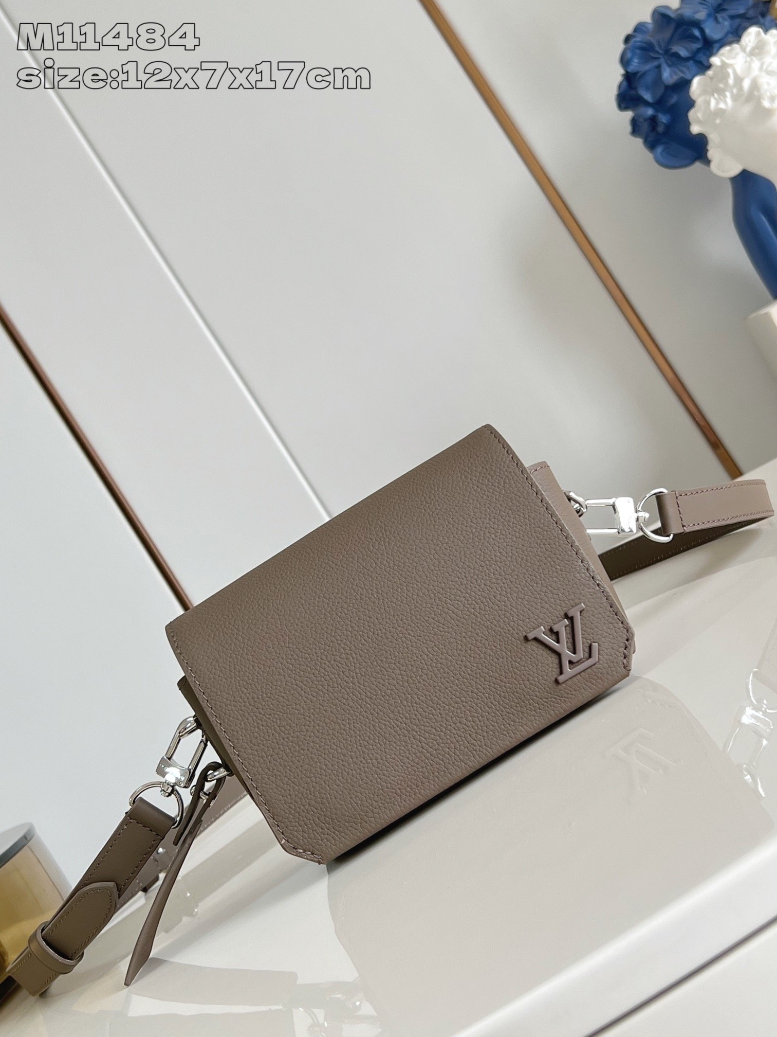 LV M11484