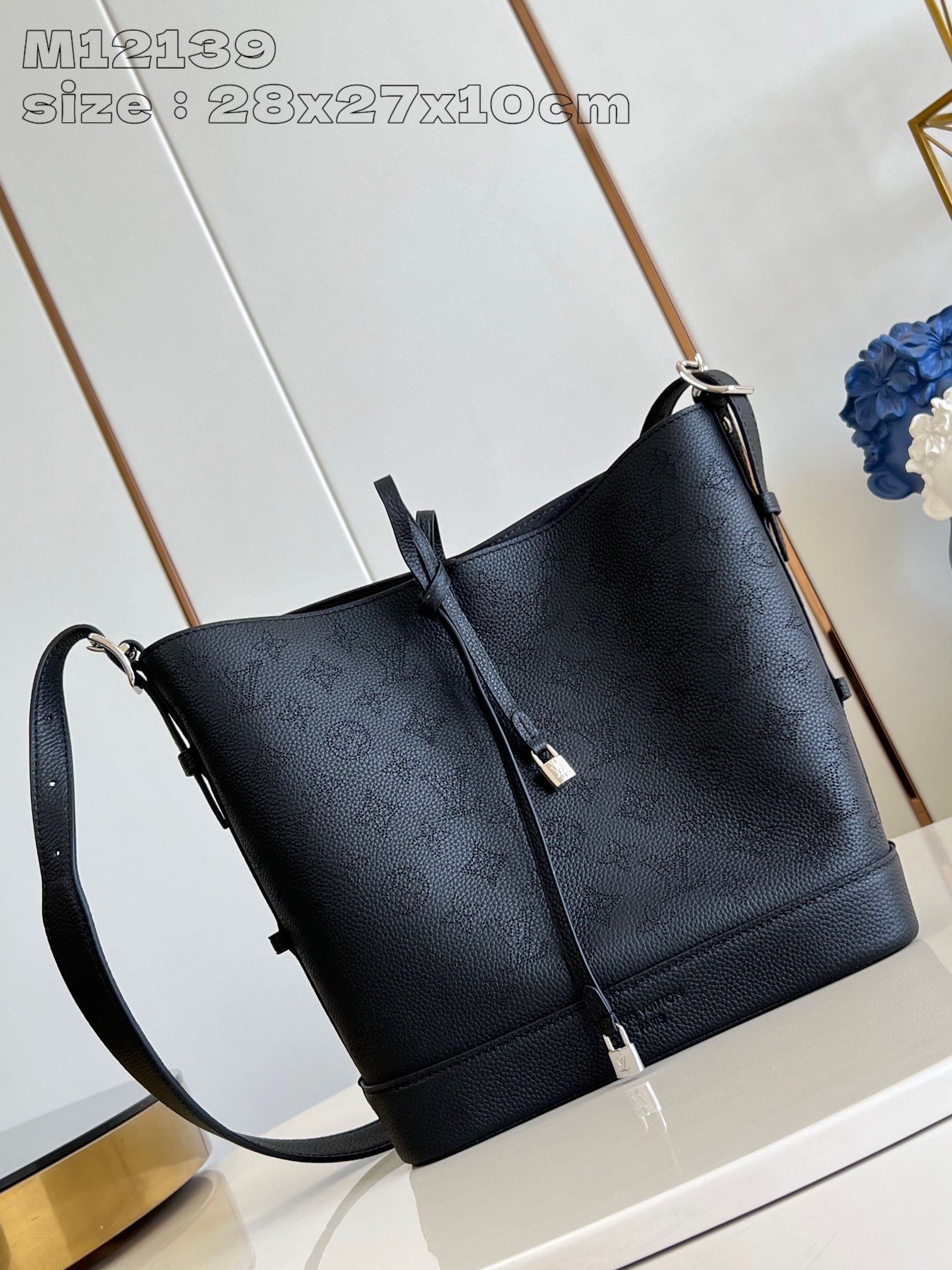 LV M12139