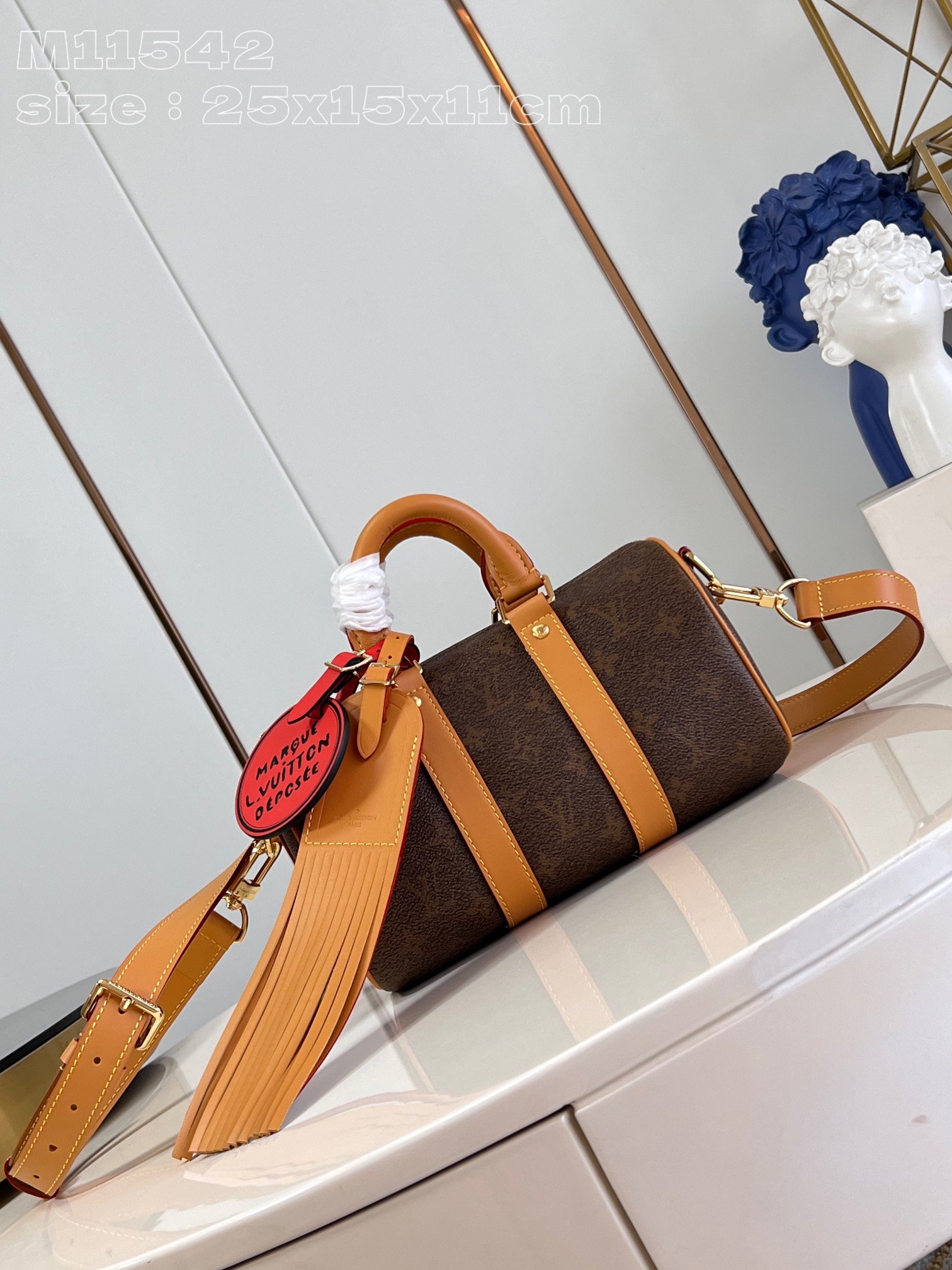 LV M11542