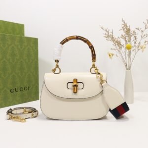 GUCCI   675797
