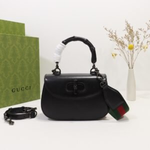 GUCCI   675797
