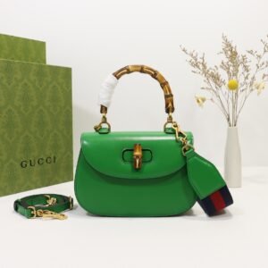 GUCCI   675797