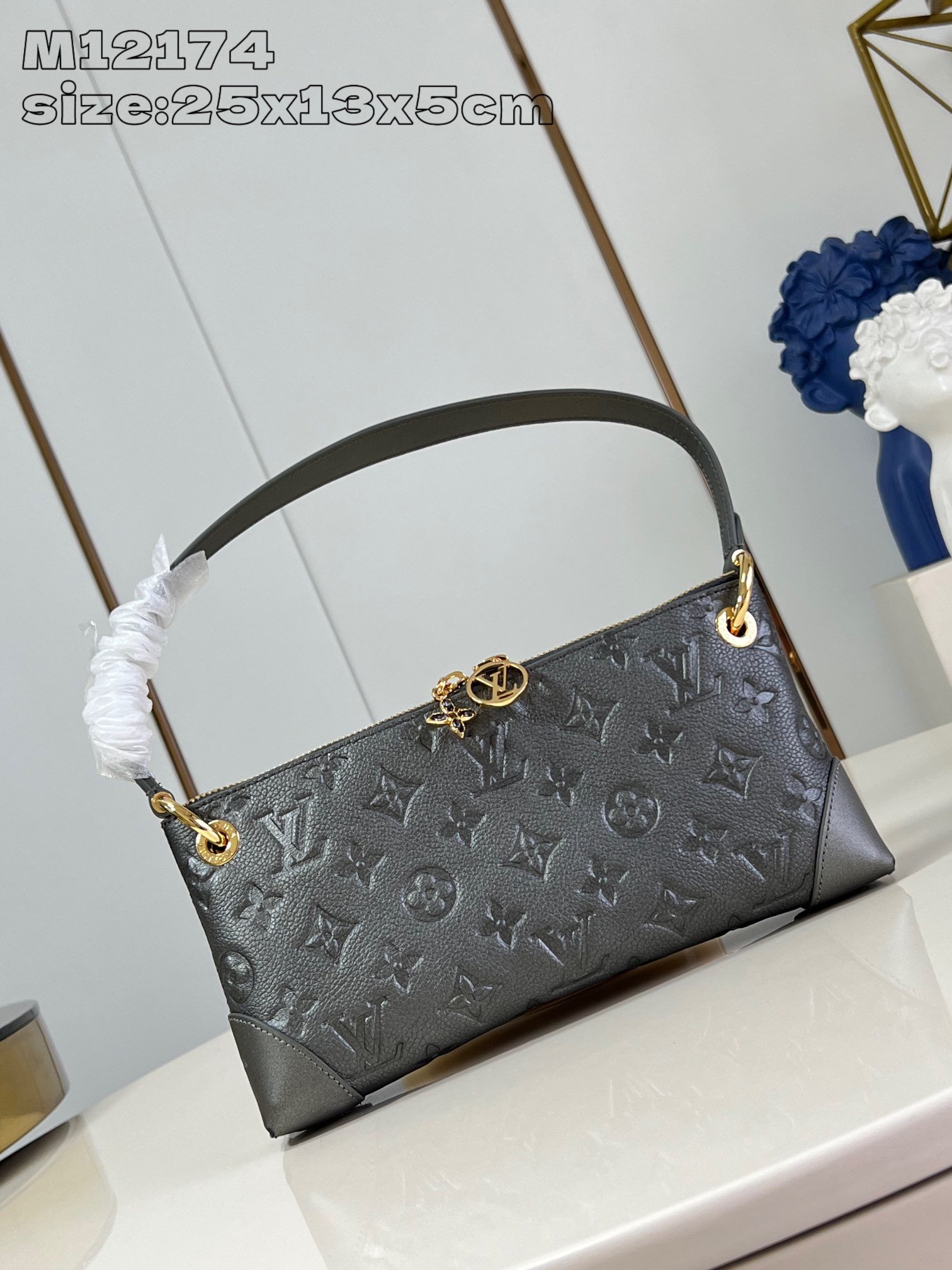 LV M12174