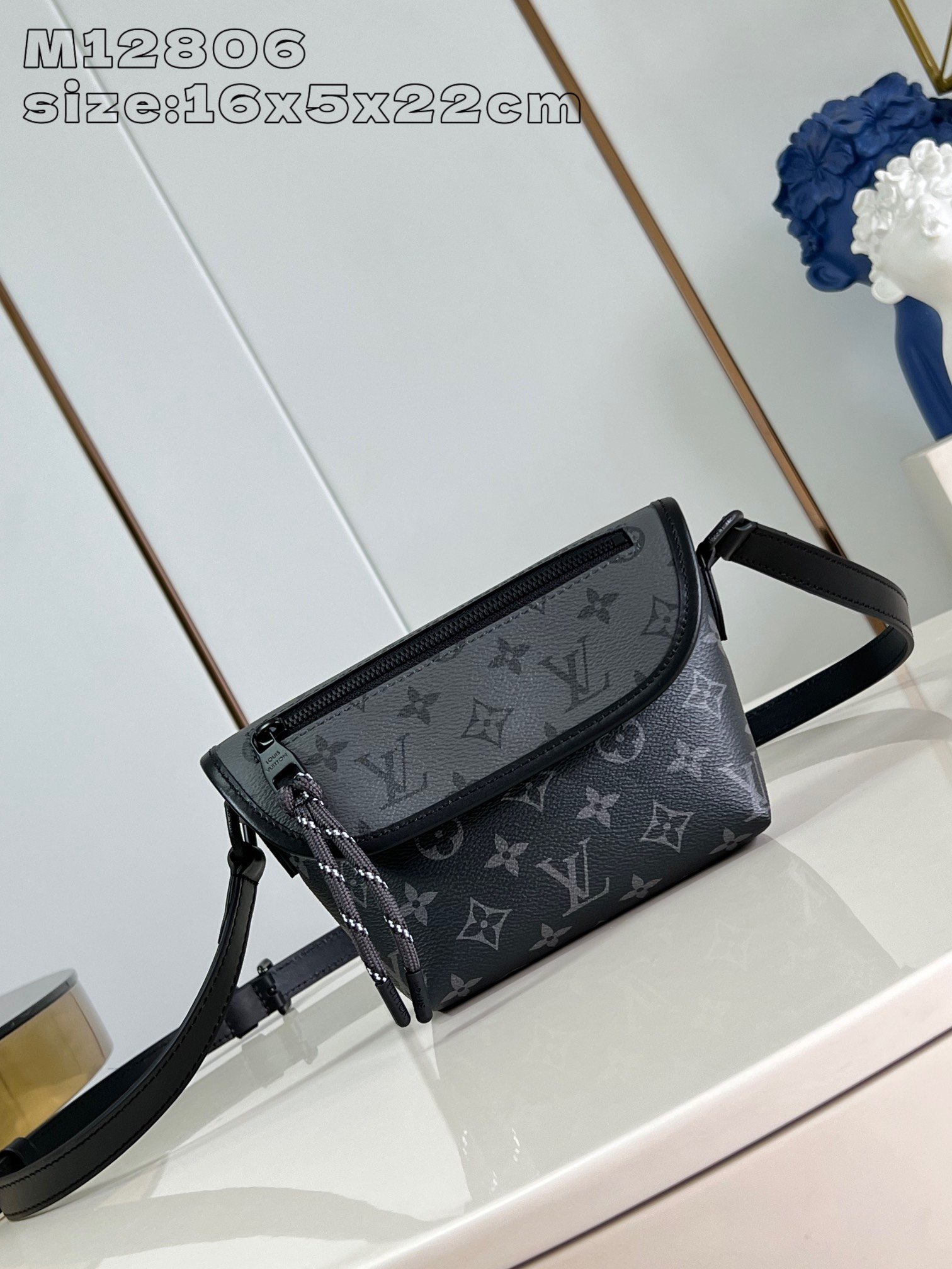 LV M12606