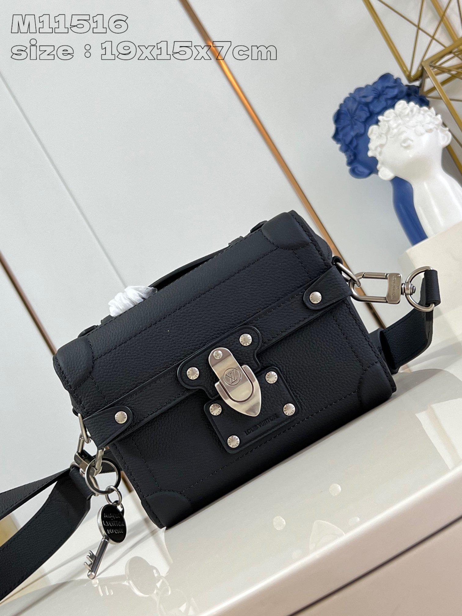 LV M11516