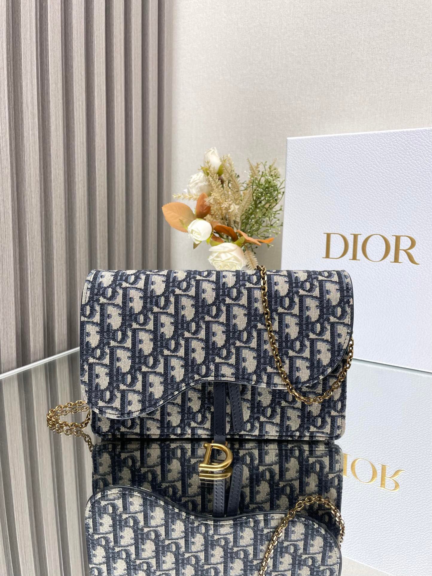 DIOR