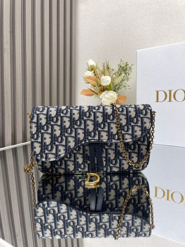 DIOR