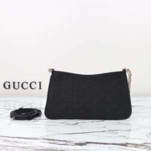 GUCCI  815277