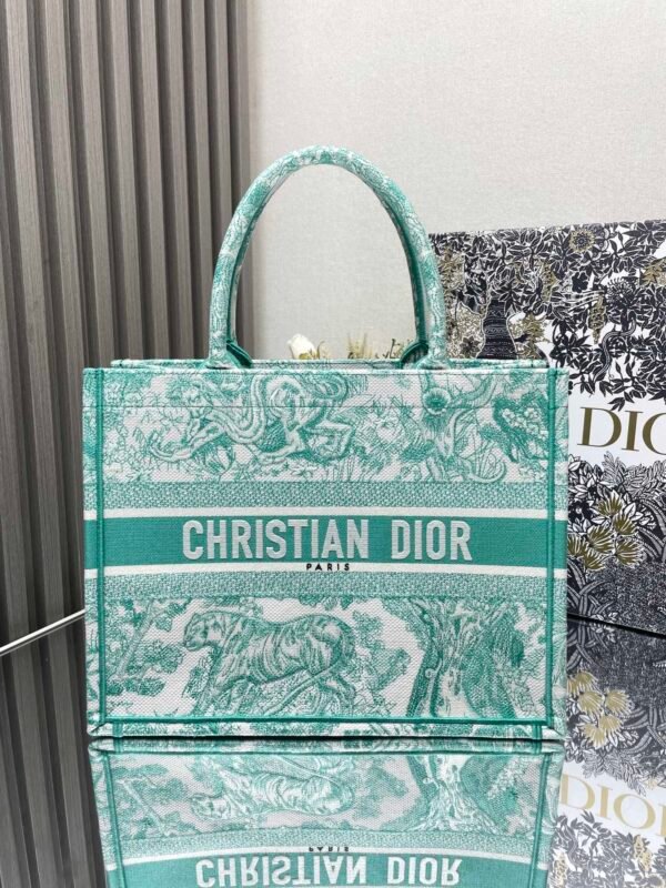 DIOR