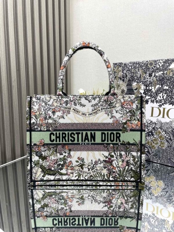 DIOR