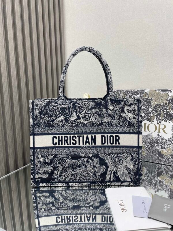 DIOR