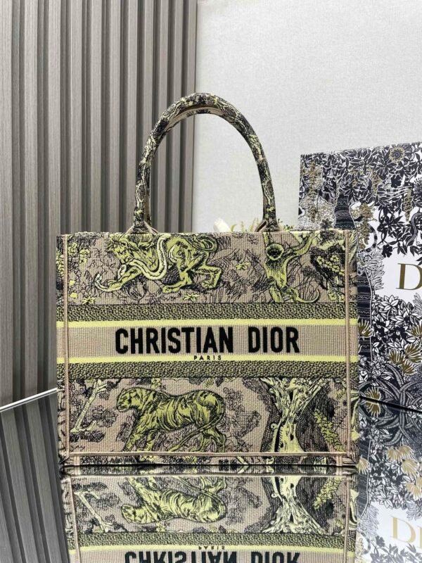 DIOR