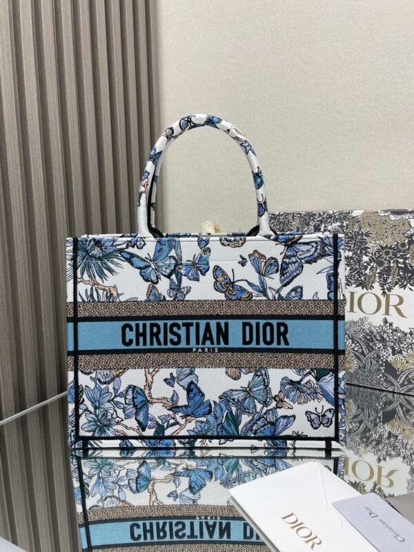 DIOR