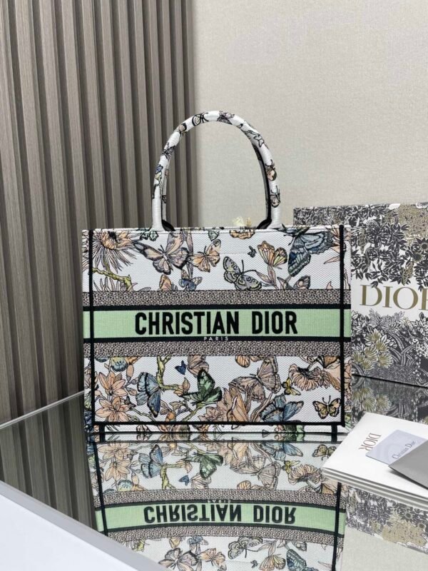 DIOR