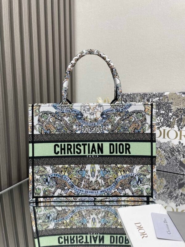 DIOR