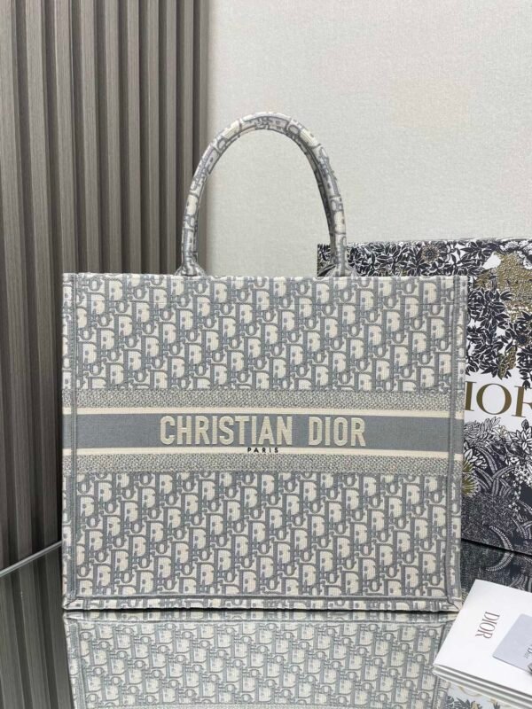 DIOR - Image 2