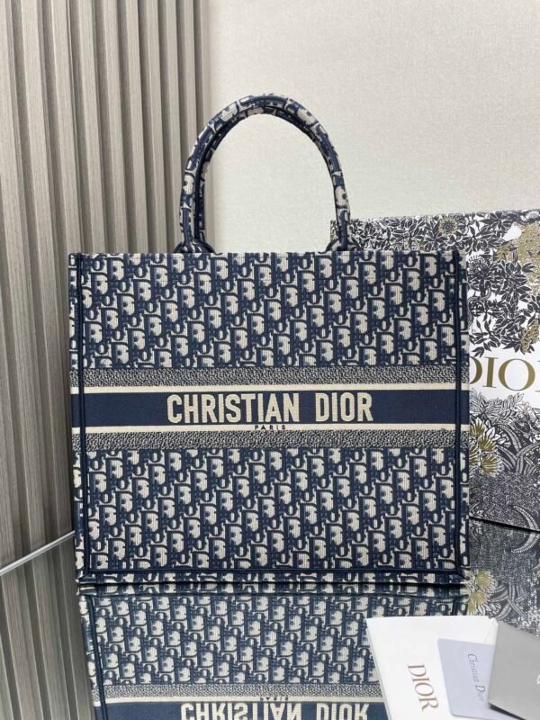 DIOR