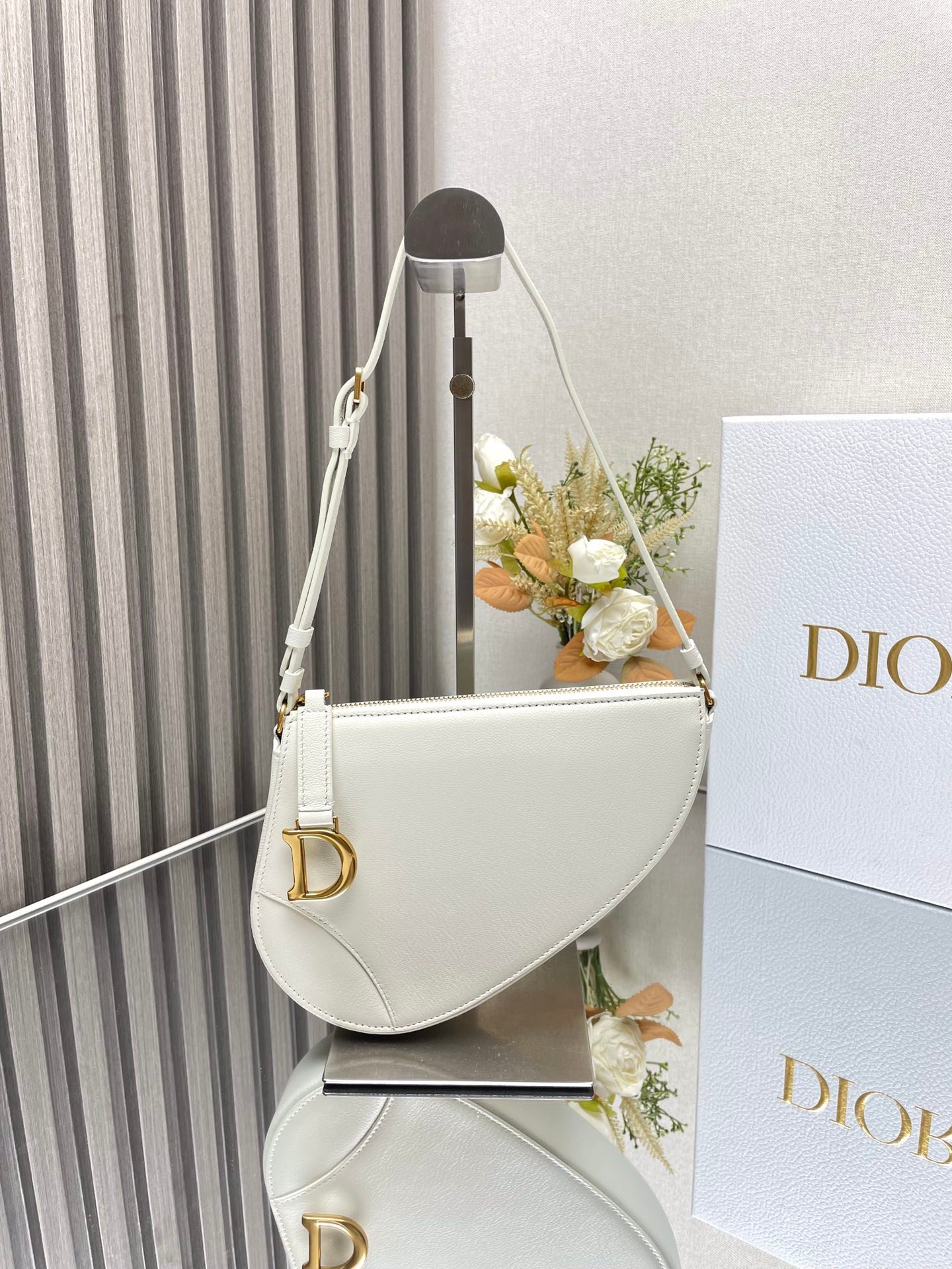 DIOR