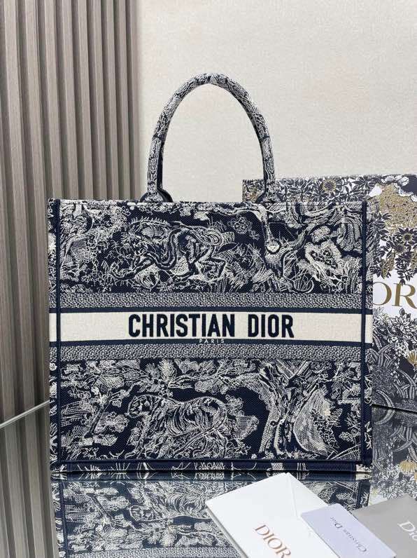 DIOR