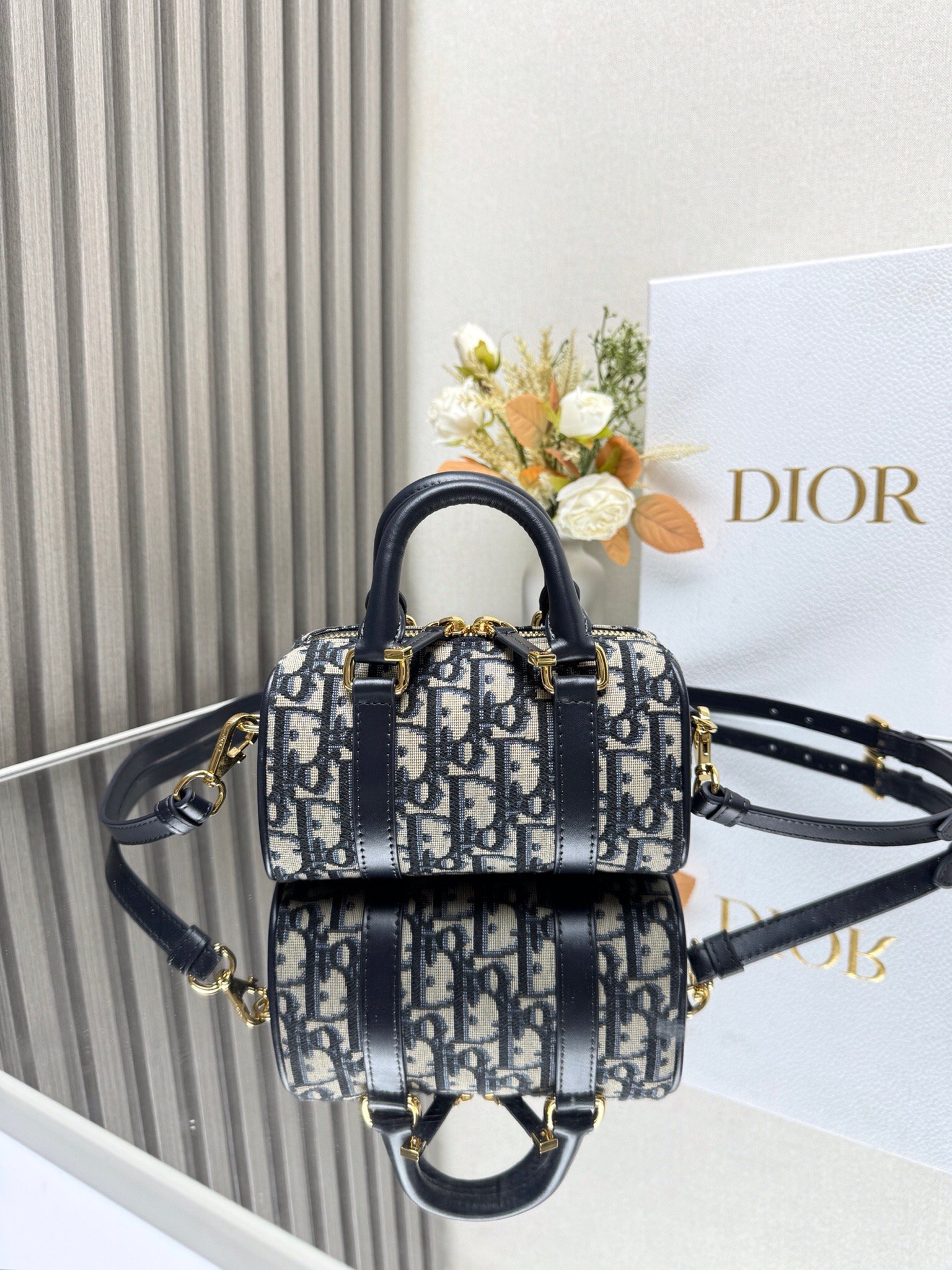 DIOR