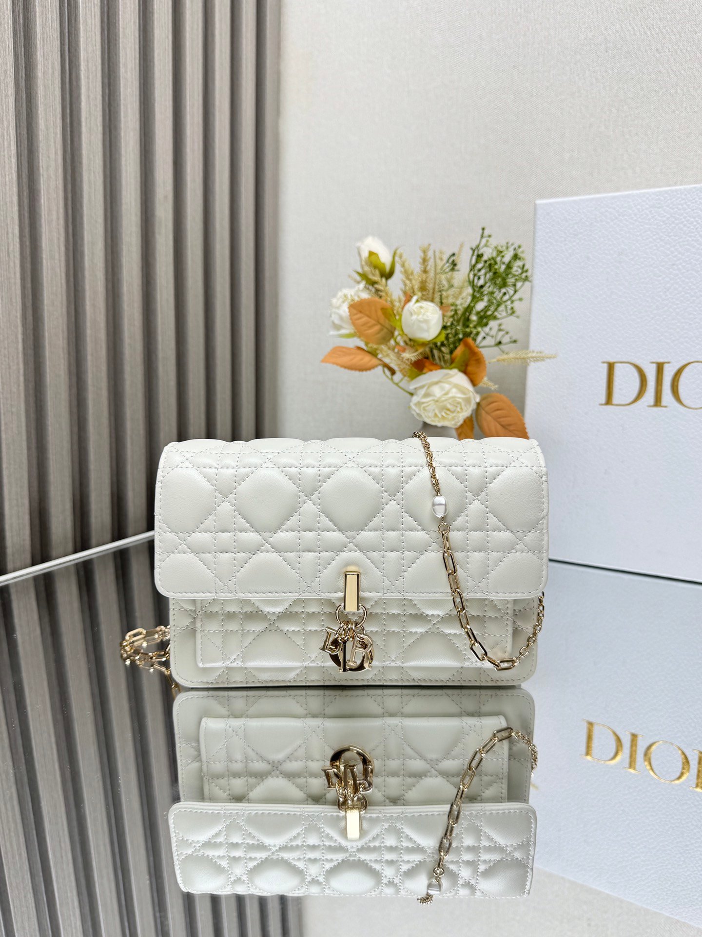 DIOR