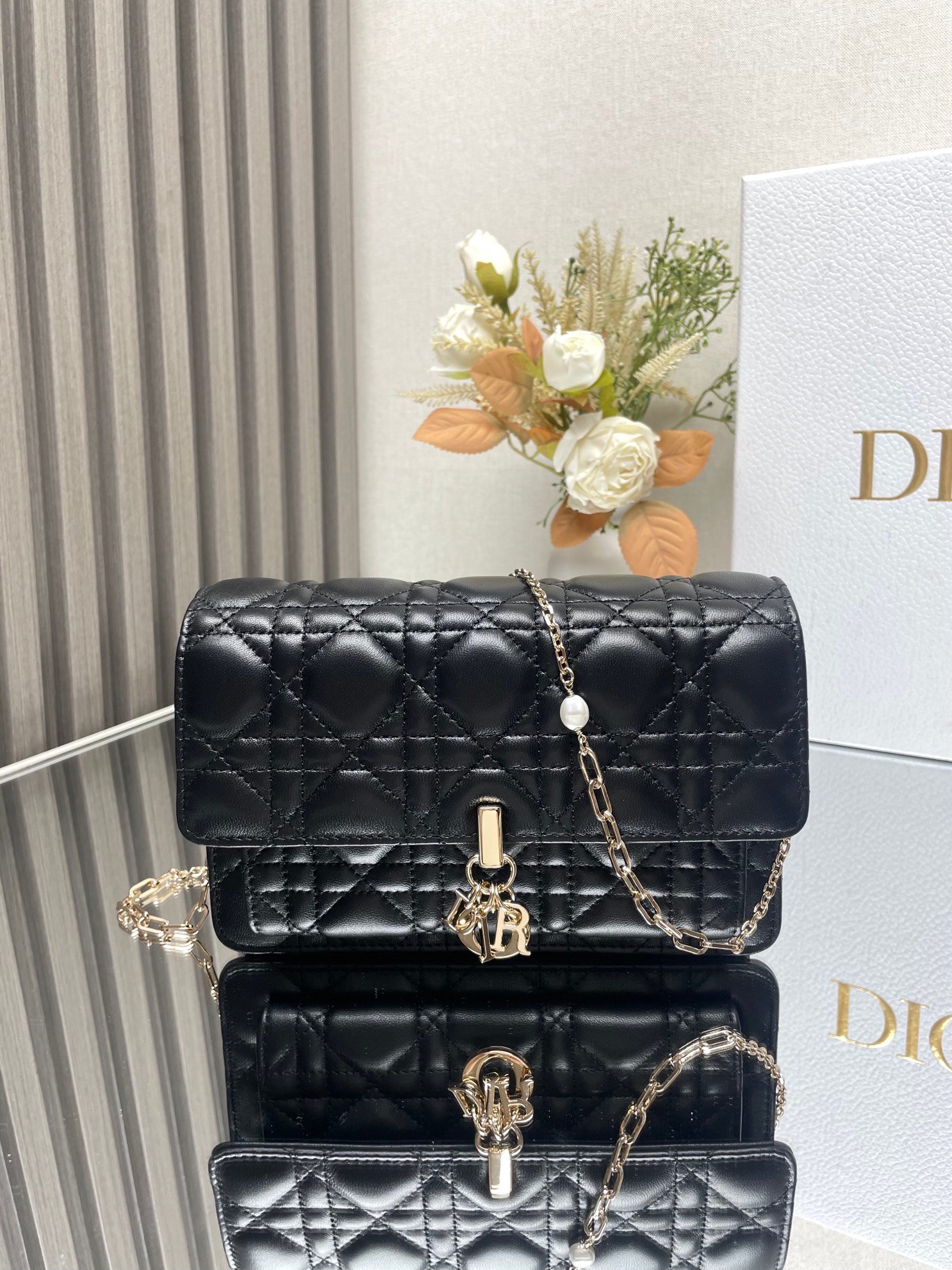 DIOR