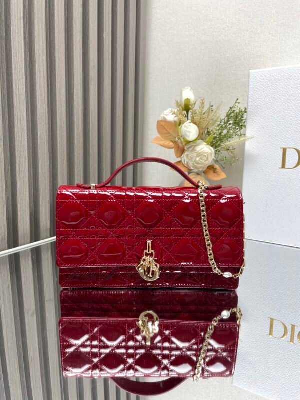 DIOR