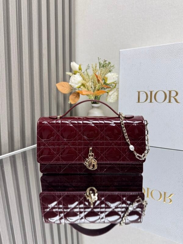 DIOR
