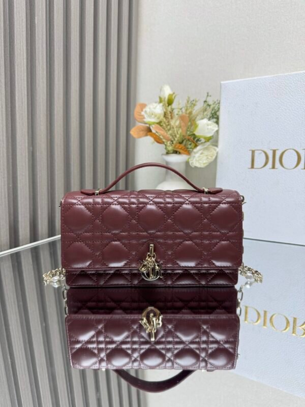DIOR - Image 2