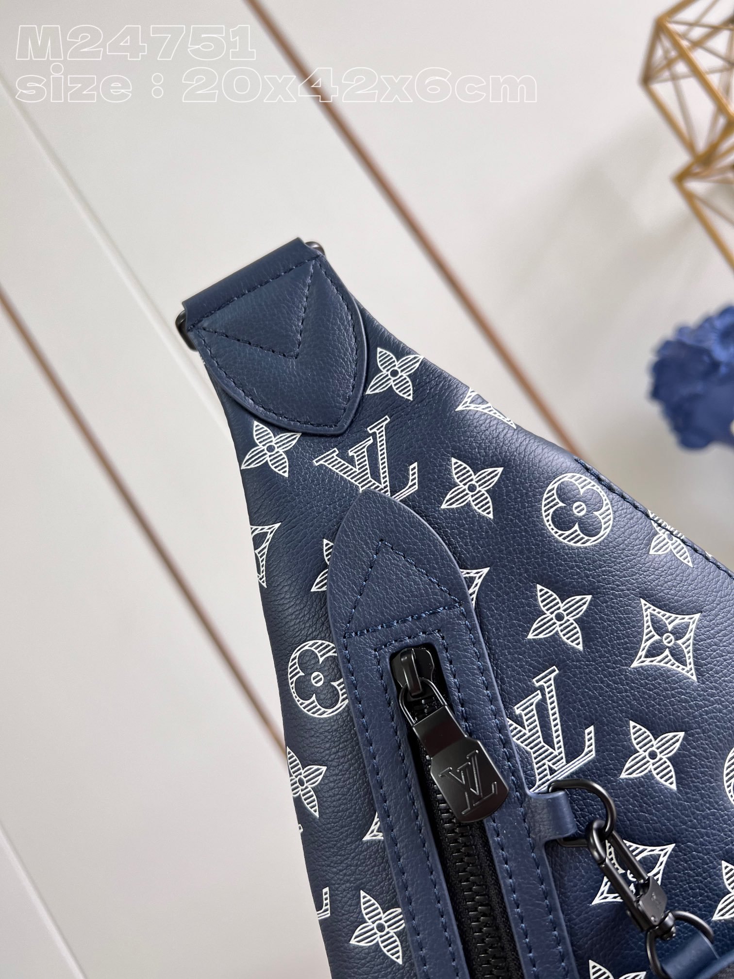 LV M24751 - Image 3