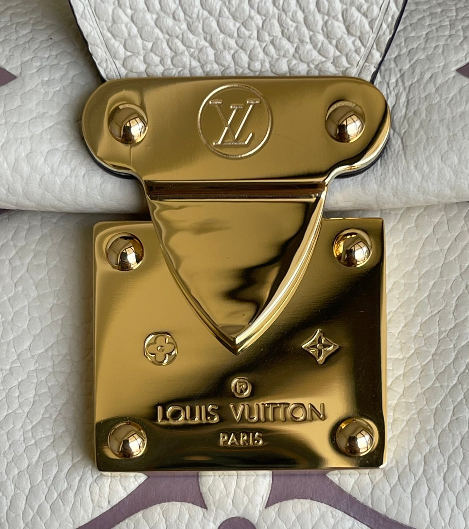 LV M45813 - Image 3