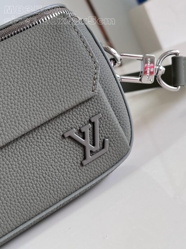 LV M83560 - Image 3