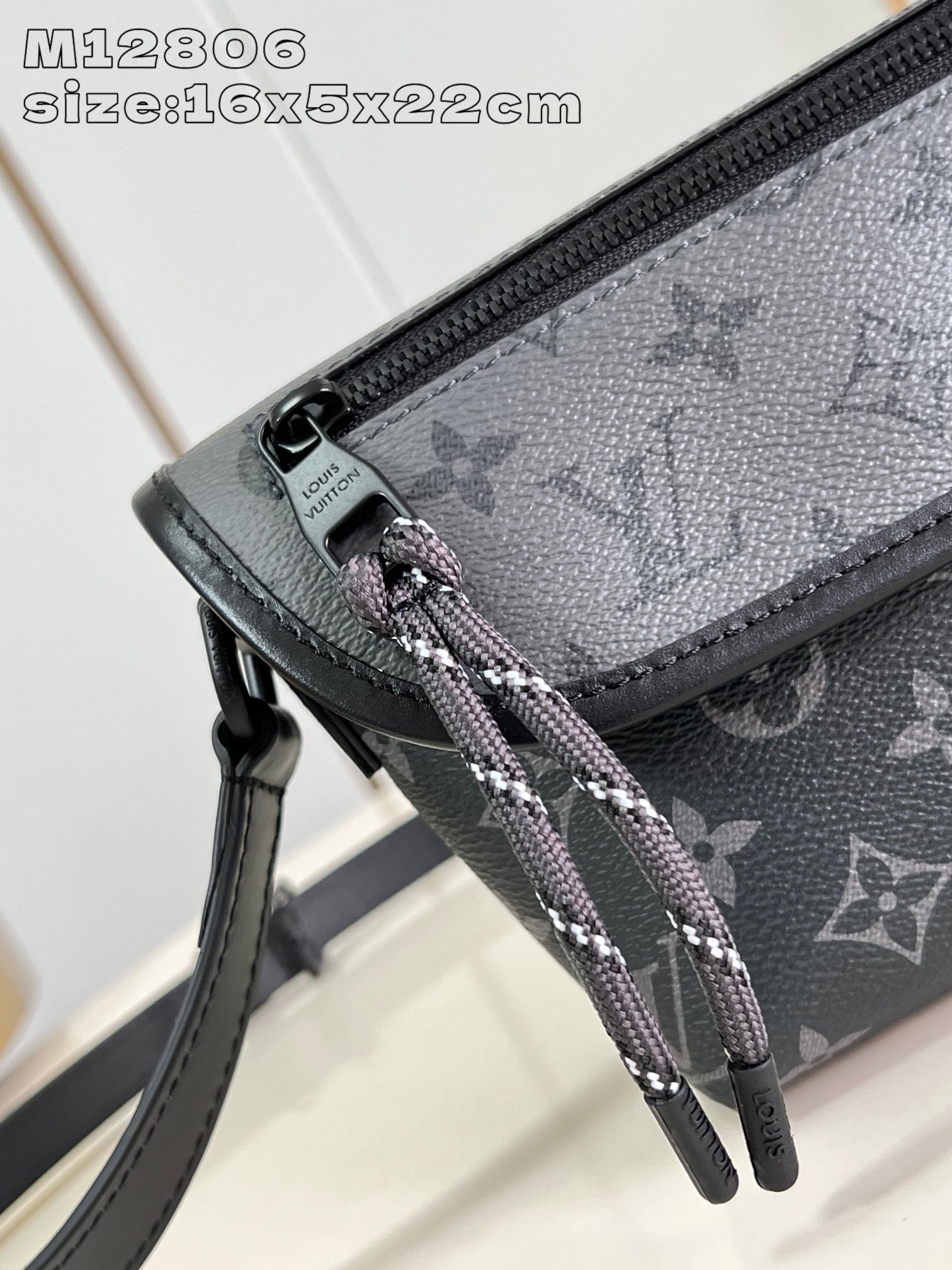 LV M12606 - Image 3